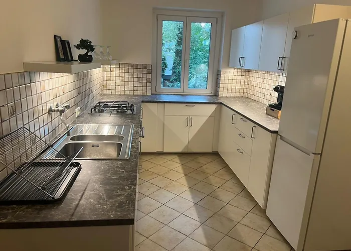 Apartmán Cozy 2-bedroom Retreat Near Subway And Center