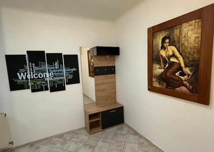 Cozy 2-bedroom Retreat Near Subway And Center